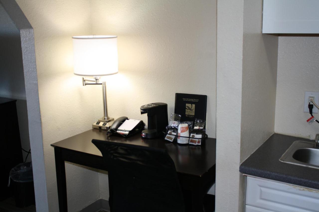 Quality Inn & Suites Wichita Falls I-44 Extérieur photo