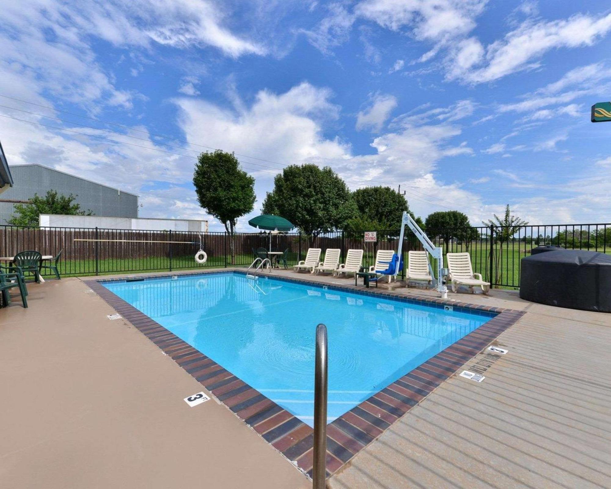 Quality Inn & Suites Wichita Falls I-44 Extérieur photo